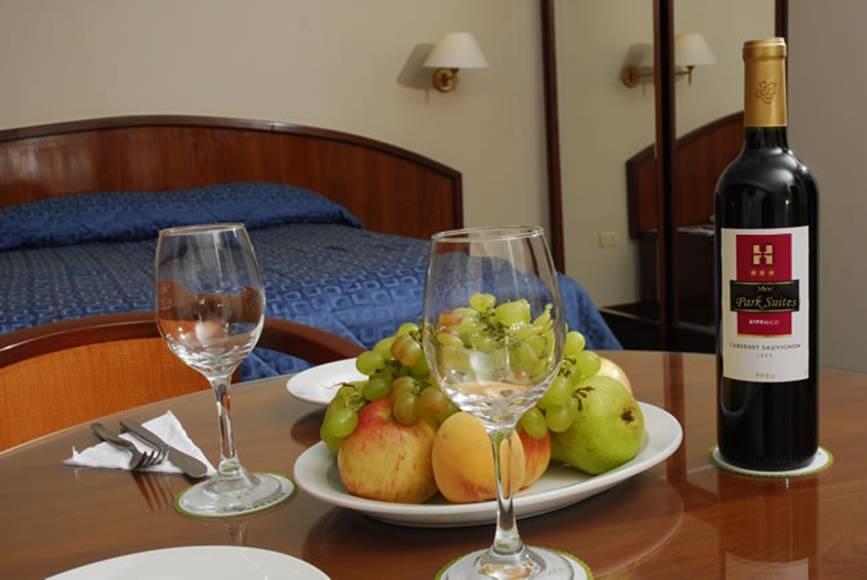 Hotel Park Suites Лима Стая снимка