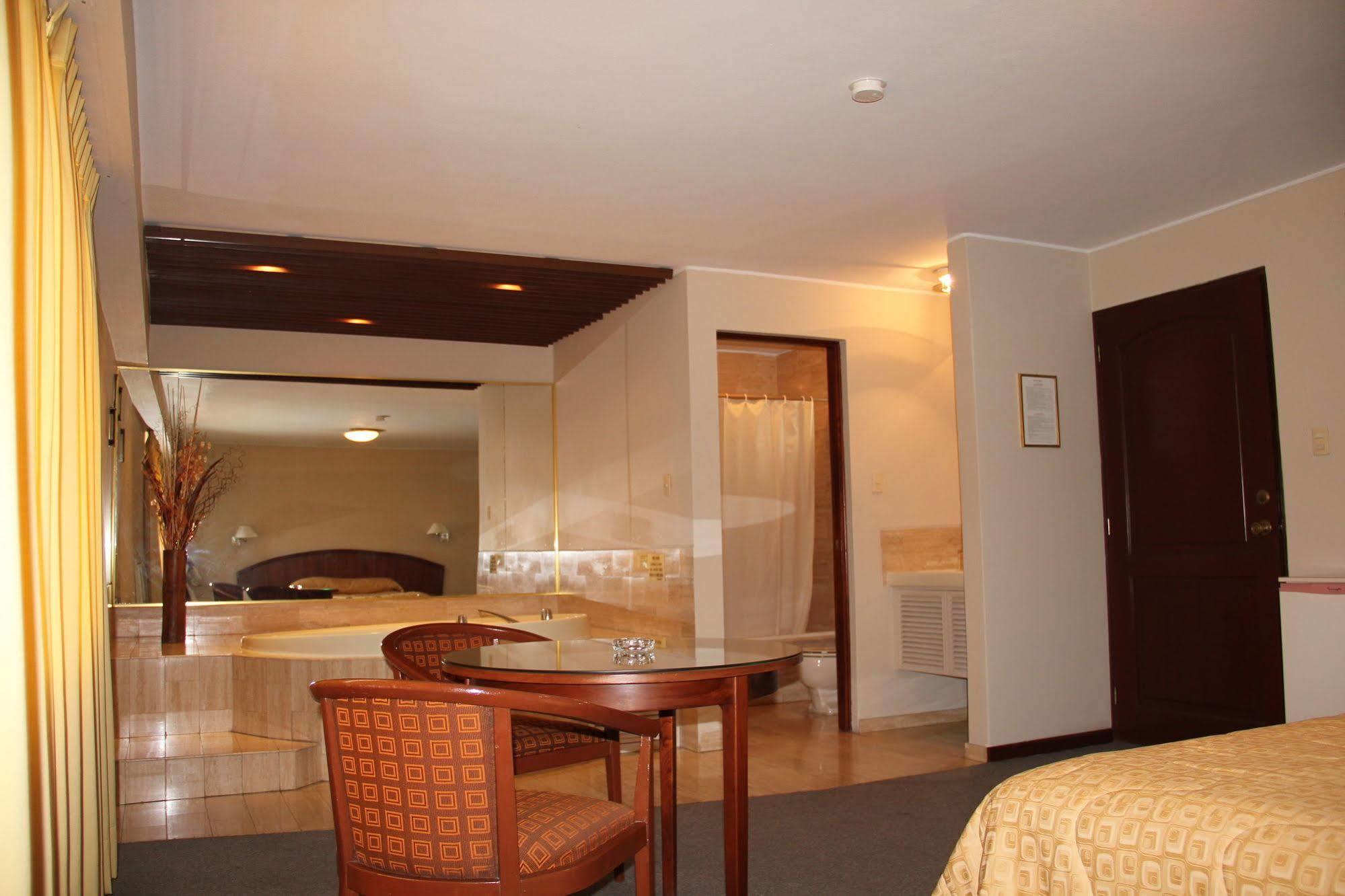 Hotel Park Suites Лима Екстериор снимка